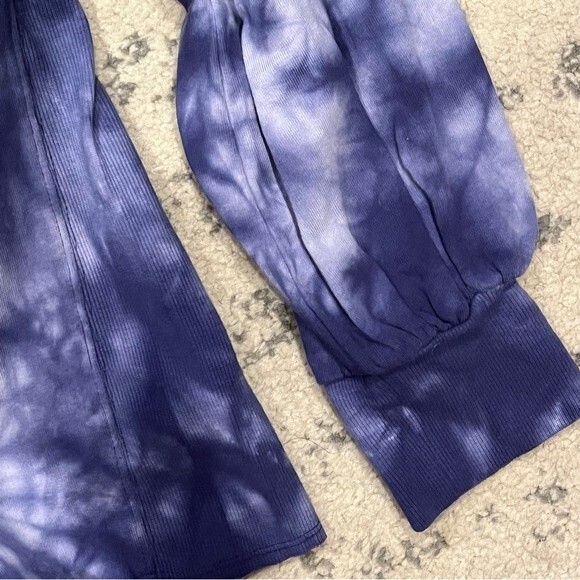 NWT Universal Thread Dark Blue Tie Dye Puff Sleeve Sweatshirt Medium - Picture 3 of 4